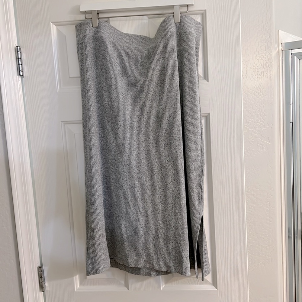 Banana Republic MIDI Skirt.  Heather gray.  XL